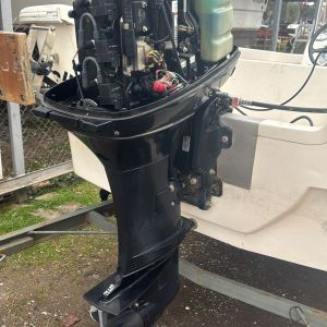 Motor Fuera de borda Yamaha 60 HP 3 cilindros Powertrim Mezclador de Aceite modelo 2012